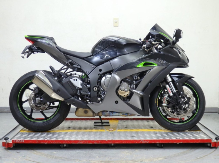Мотоцикл Kawasaki NINJA ZX-10R з пробігом 33466 km