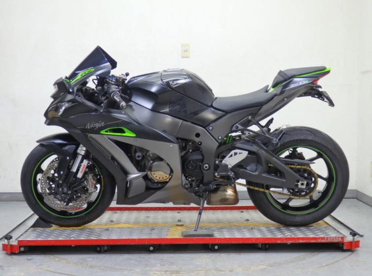 Мотоцикл Kawasaki NINJA ZX-10R з пробігом 33466 km