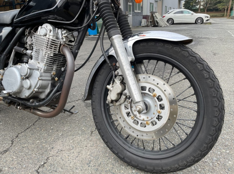 Мотоцикл Yamaha SR400 с пробегом 9788 km