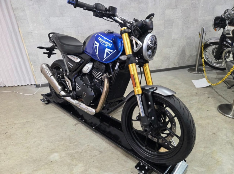 Мотоцикл Triumph speed 400 з пробігом 5059 km