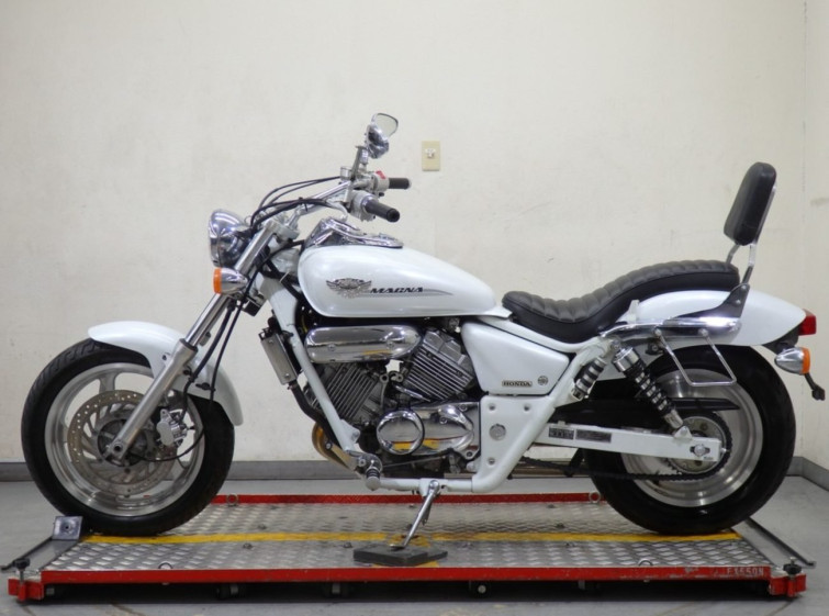 Мотоцикл Honda MAGNA250 з пробігом 7096 km