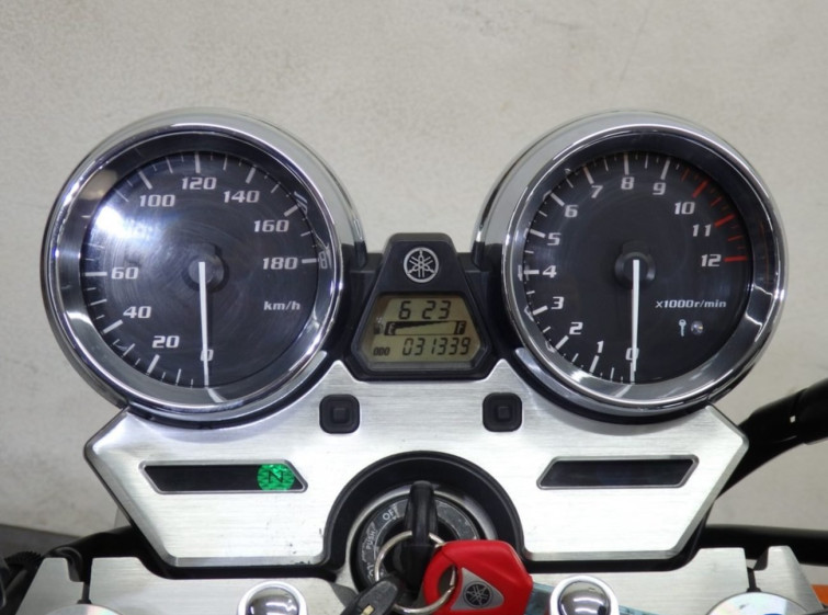 Мотоцикл Yamaha XJR1300 з пробігом 31339 km