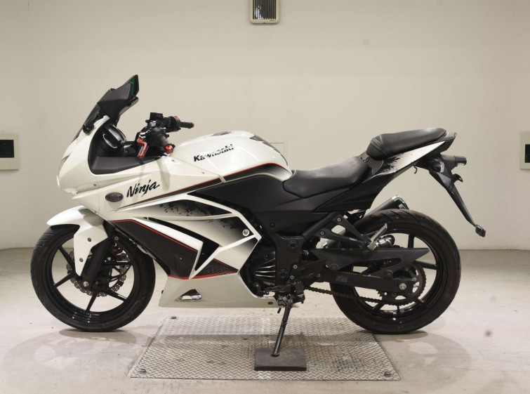 Мотоцикл Kawasaki NINJA250R с пробегом 14626 km