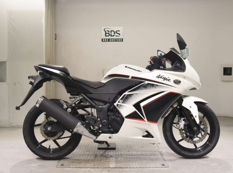 Мотоцикл Kawasaki NINJA250R с пробегом 14626 km