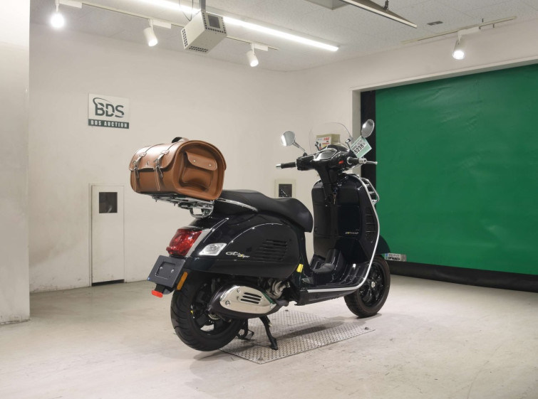 Мотоцикл Vespa GTS300 SUPER з пробігом 1697 km