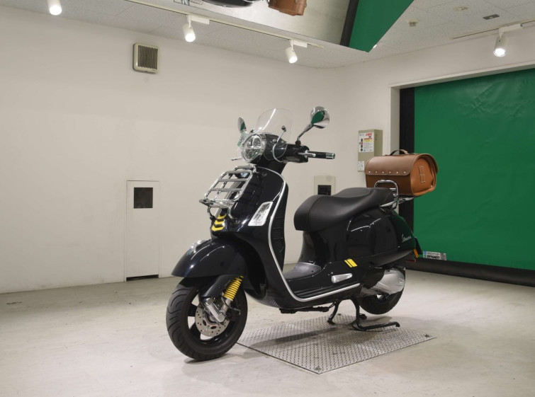 Мотоцикл Vespa GTS300 SUPER з пробігом 1697 km