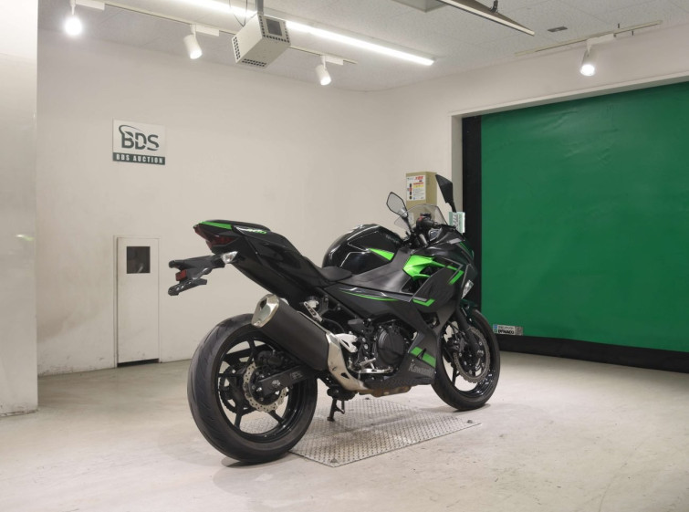 Мотоцикл Kawasaki NINJA400 з пробігом 18984 km