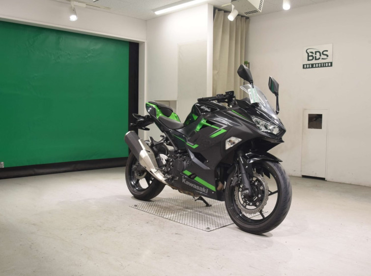 Мотоцикл Kawasaki NINJA400 з пробігом 18984 km