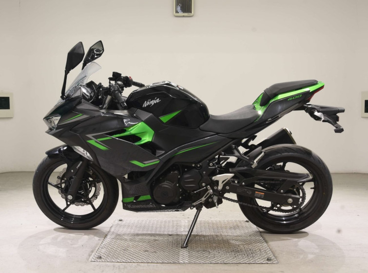 Мотоцикл Kawasaki NINJA400 з пробігом 18984 km