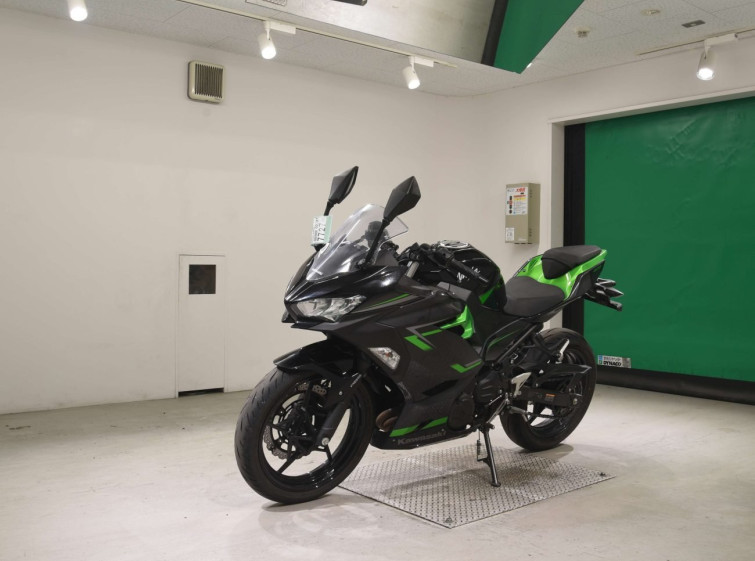 Мотоцикл Kawasaki NINJA400 з пробігом 18984 km