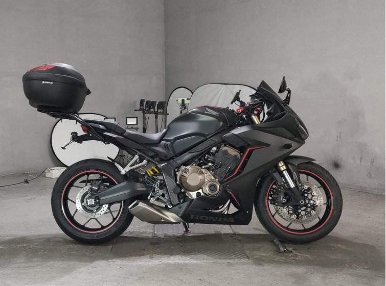 Мотоцикл Honda CBR650R с пробегом 9690 km