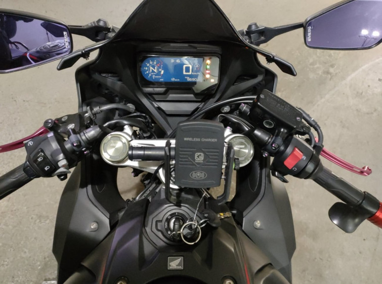 Мотоцикл Honda CBR650R с пробегом 9690 km