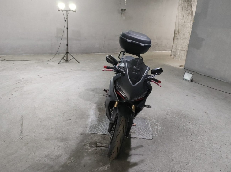Мотоцикл Honda CBR650R с пробегом 9690 km