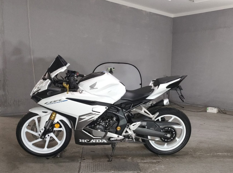 Мотоцикл Honda CBR250RR с пробегом 191 km