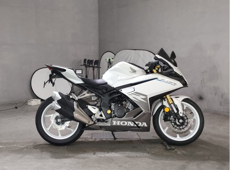 Мотоцикл Honda CBR250RR с пробегом 191 km