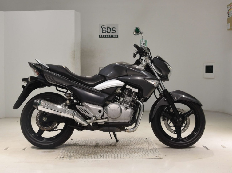 Мотоцикл Suzuki GSR250 з пробігом 17826 km
