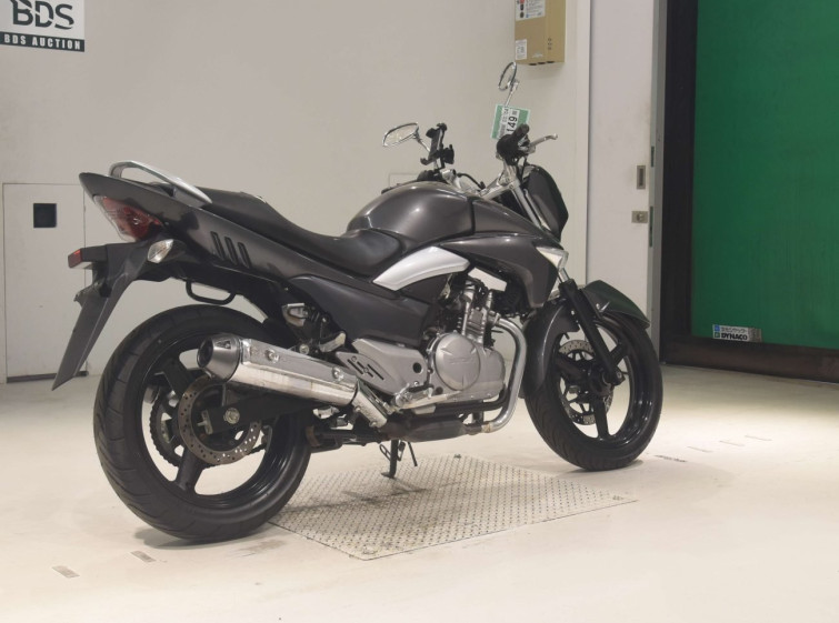 Мотоцикл Suzuki GSR250 з пробігом 17826 km