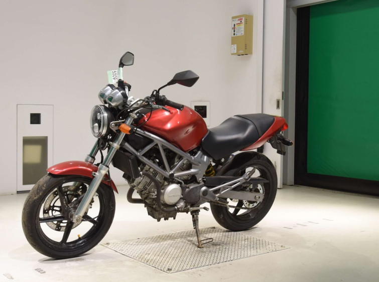 Мотоцикл Honda VTR250 з пробігом 9681 km