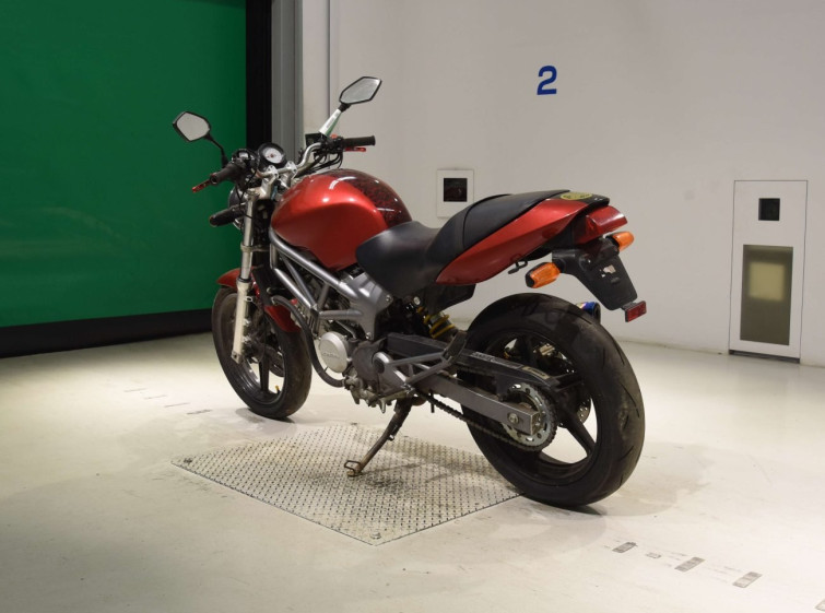 Мотоцикл Honda VTR250 з пробігом 9681 km