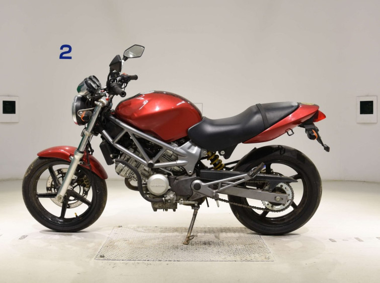 Мотоцикл Honda VTR250 з пробігом 9681 km