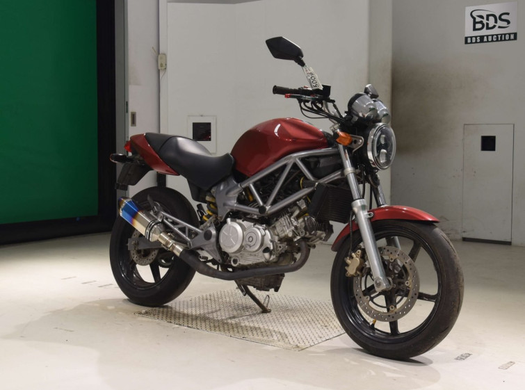 Мотоцикл Honda VTR250 з пробігом 9681 km