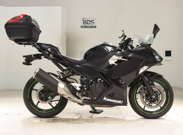 Мотоцикл Kawasaki NINJA400 з пробігом 18919 km
