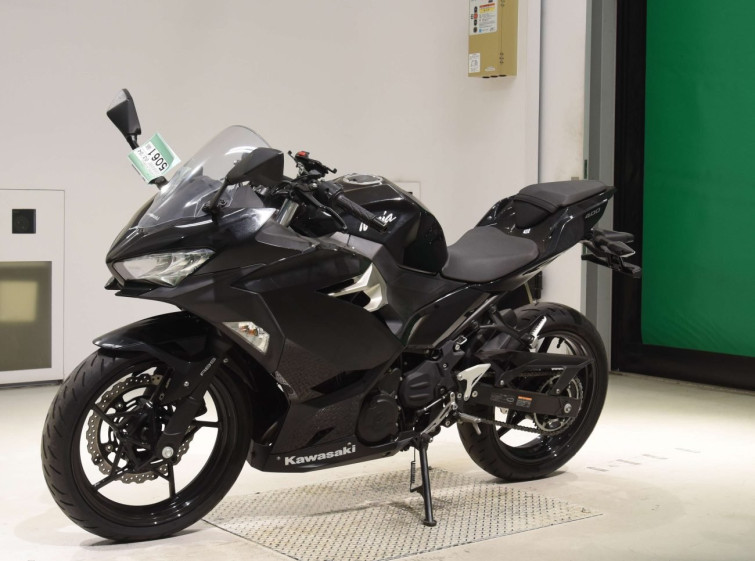 Мотоцикл Kawasaki NINJA400 з пробігом 7706 km