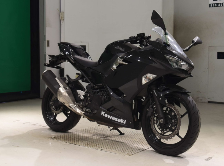 Мотоцикл Kawasaki NINJA400 з пробігом 7706 km