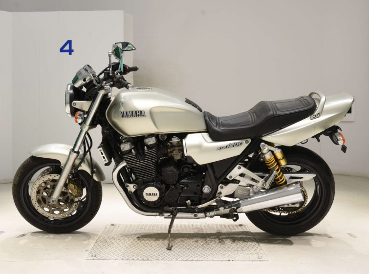 Мотоцикл Yamaha XJR1200 з пробігом 67101 km