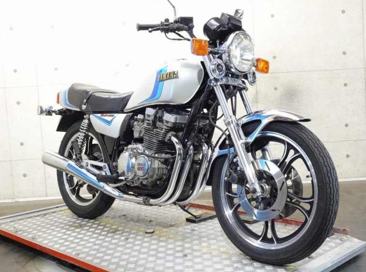 Мотоцикл Yamaha XJ400 с пробегом 13447 km