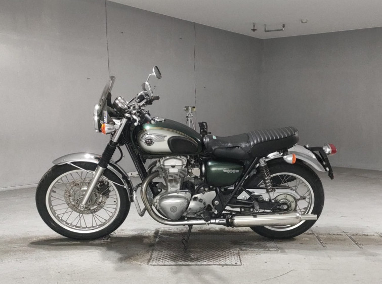 Мотоцикл Kawasaki W800 з пробігом 10990 km