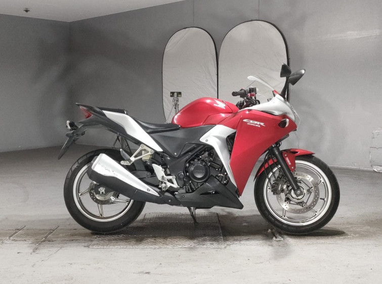 Мотоцикл Honda CBR250R з пробігом 15673 km