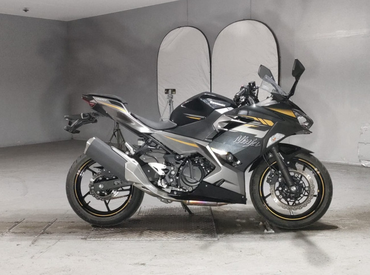 Мотоцикл Kawasaki NINJA400 з пробігом 3557 km