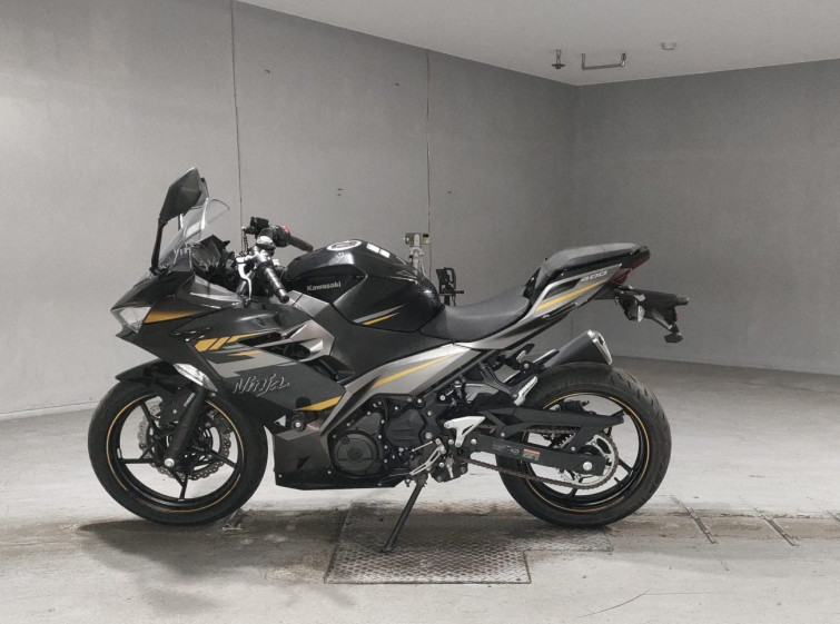 Мотоцикл Kawasaki NINJA400 з пробігом 3557 km