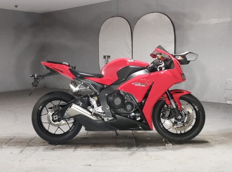 Мотоцикл Honda CBR1000RR с пробегом 27470 km