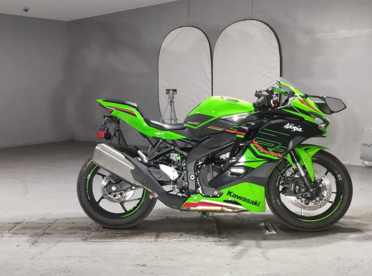 Мотоцикл Kawasaki NINJA ZX-4RR з пробігом 6435 km