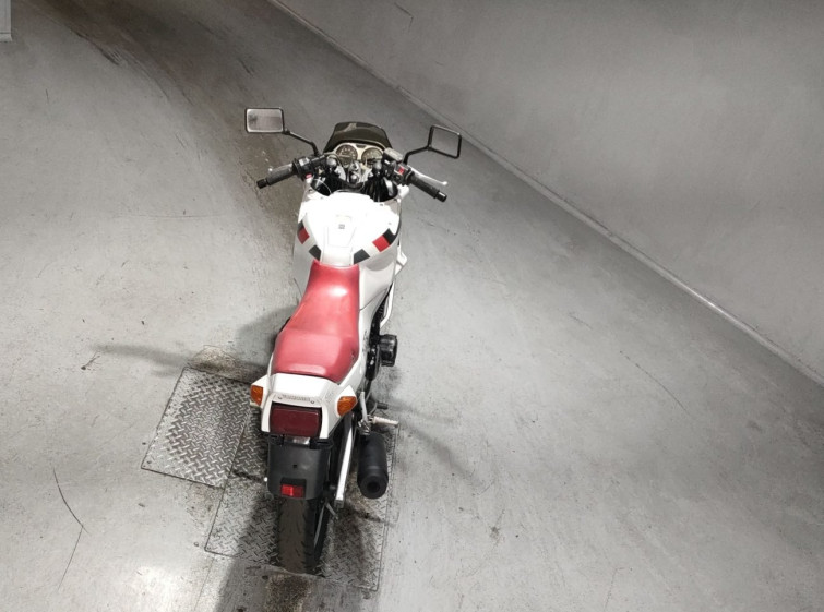 Мотоцикл Yamaha FZ250 FAZER з пробігом 9719 km