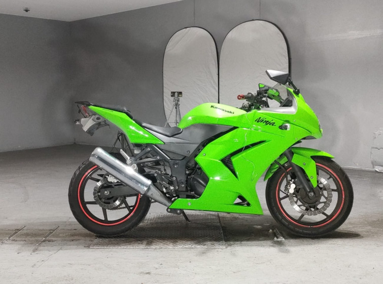 Мотоцикл Kawasaki NINJA250R з пробігом 7039 km