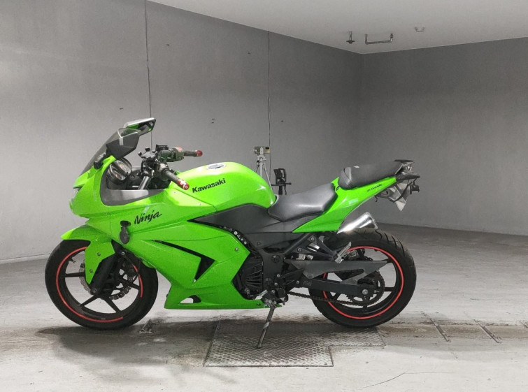 Мотоцикл Kawasaki NINJA250R з пробігом 7039 km