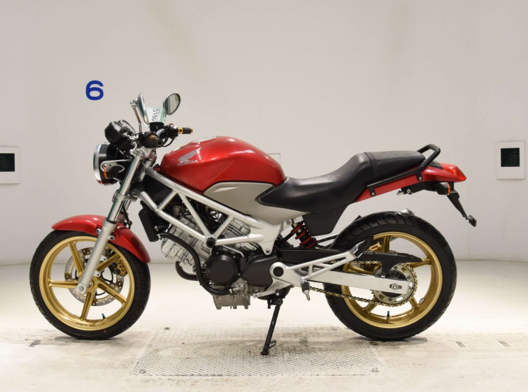 Мотоцикл Honda VTR250 с пробегом 32338 km