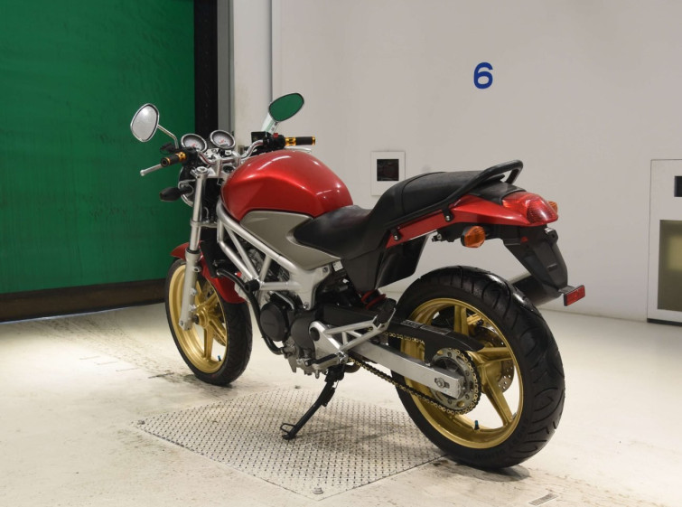 Мотоцикл Honda VTR250 с пробегом 32338 km