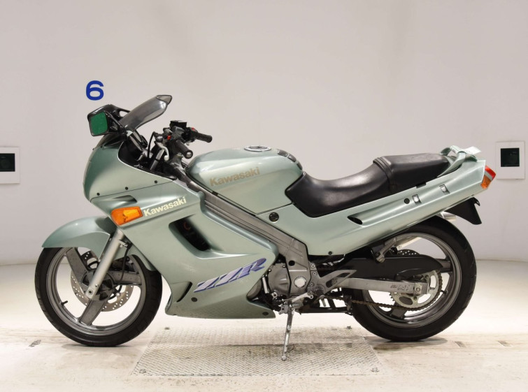 Мотоцикл Kawasaki ZZ-R250 з пробігом 39600 km