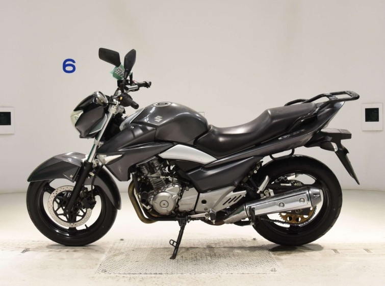 Мотоцикл Suzuki GSR250 з пробігом 51711 km