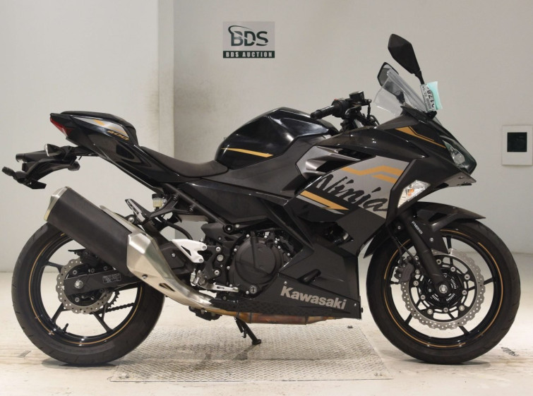 Мотоцикл Kawasaki NINJA400 з пробігом 9749 km