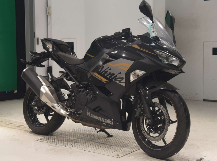 Мотоцикл Kawasaki NINJA400 з пробігом 9749 km