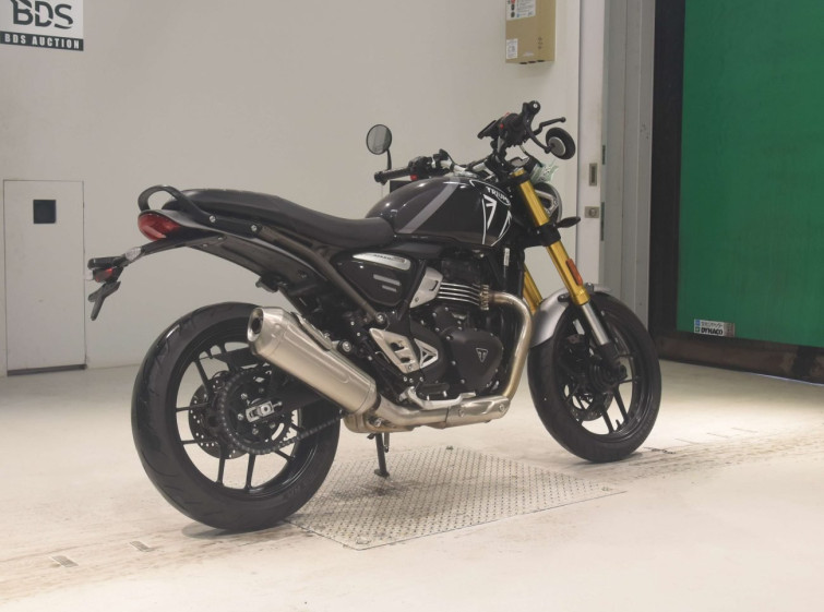 Мотоцикл Triumph speed 400 з пробігом 1380 km