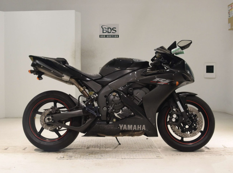 Мотоцикл Yamaha YZF-R1 с пробегом 61890 km
