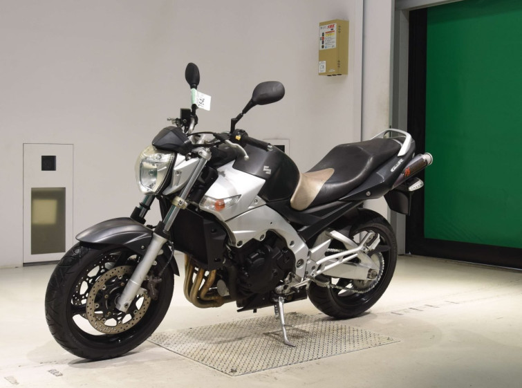 Мотоцикл Suzuki GSR400 з пробігом 14935 km