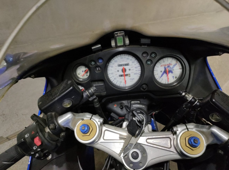 Мотоцикл Honda CBR1100XX BLACKBIRD з пробігом 79819 km