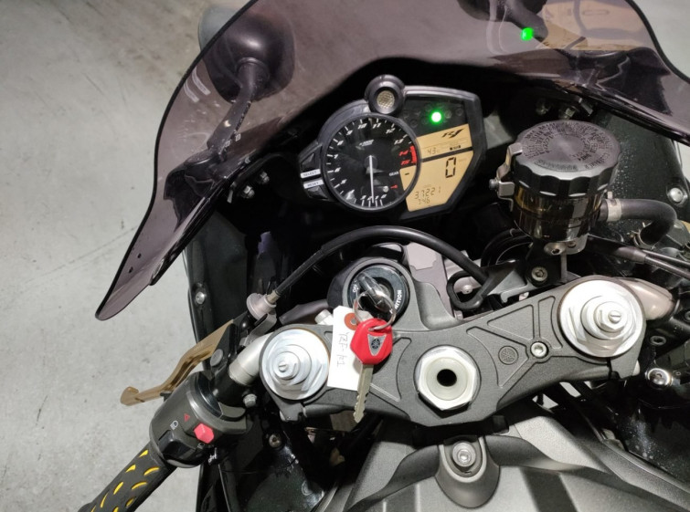 Мотоцикл Yamaha YZF-R1 с пробегом 37221 km